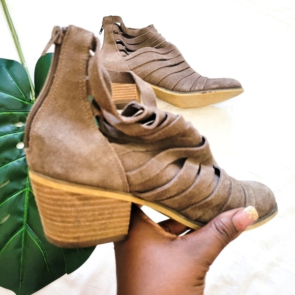 Carlos Santana Vanna cutout booties - Picture 14 of 15